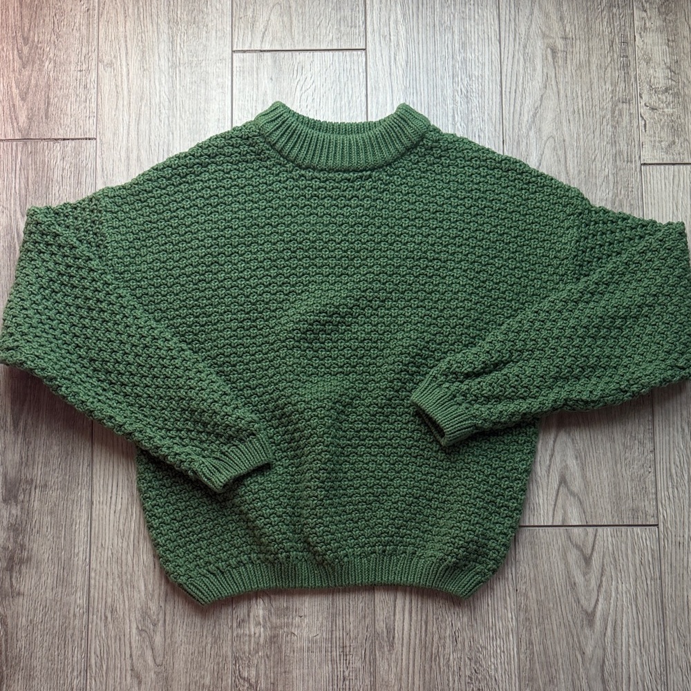 Universal thread green sweater